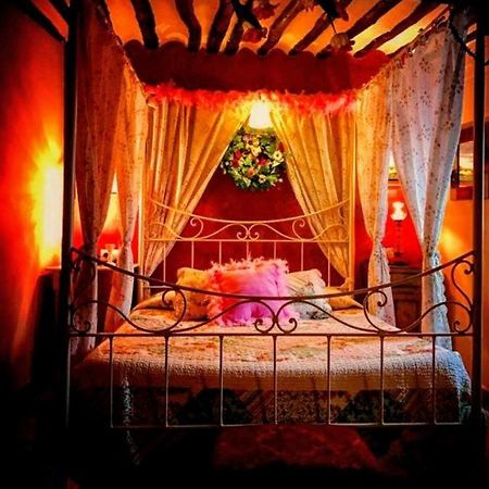 Room In Guest Room - Romantic Getaway To Валерия Экстерьер фото