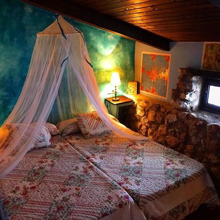 Room In Guest Room - Romantic Getaway To Валерия Экстерьер фото